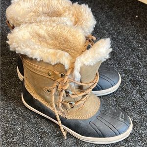 Paws winter boots